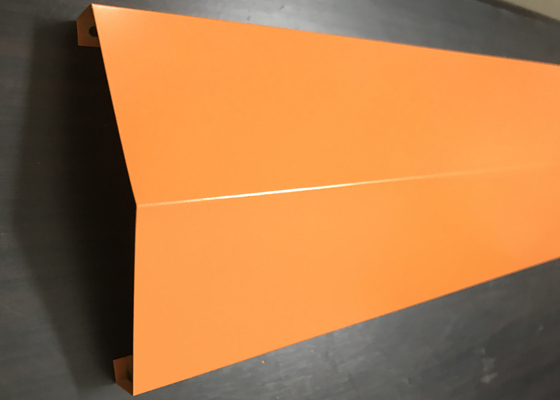 Oranye Custom V Berbentuk Aluminium Jalur Ceiling Buka Lihat Aluminium Suspended System