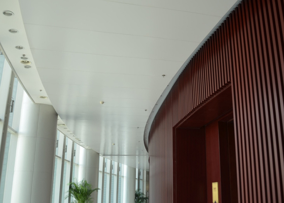 Indoor Dekorasi Aluminium Ditangguhkan Strip Ceiling Panel Ujung Miring Ramah Lingkungan