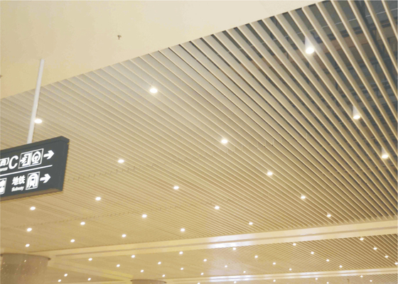 Dekoratif Strip Kayu Metal Ceiling Tile, Fireproof Square Tube Strip Ceiling