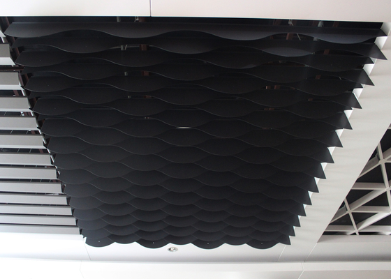 Dekorasi Arsitektur Curling Aluminium Baffle Ceiling Palsu Suspended Strip Blade Ceiling untuk Bandara