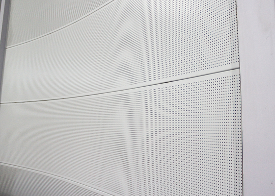 Aluminium melengkung Panel Dinding / Panel Langit-langit Logam berlubang untuk membangun dinding