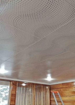 CE Acoustic Ceiling Tiles Warna Putih Gelombang Perforasi Aluminium Klip Di Langit-Langit Untuk Hotel