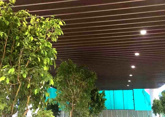 Roller Coated Wood Color Aluminium Baffle Ceiling Untuk Shopping Mall Garansi 12 Tahun