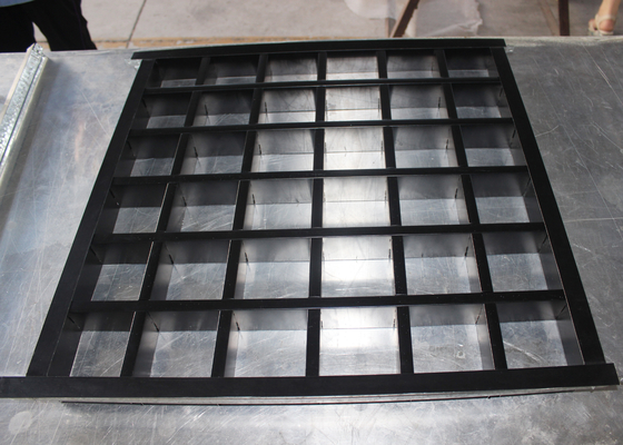 Instal dengan Black T bar Frame Metal Aluminium grid ceiling 600 x 600 Lattice