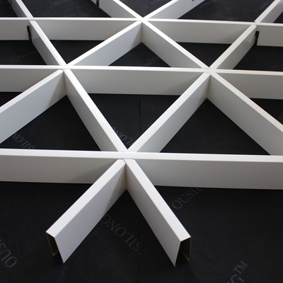 Roller Coating Indoor Aluminium Triangle Grid Metal Ceiling Aluminium Panel Untuk Aula Perbelanjaan
