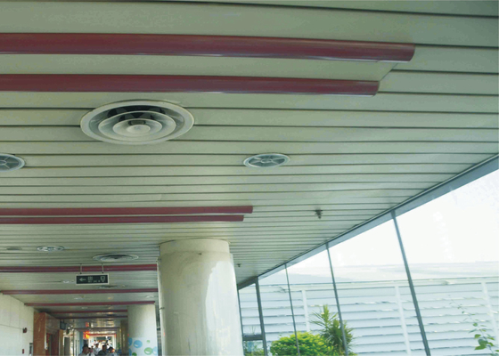 Plain Miring Tepi Dekoratif Aluminium Strip Ceiling Tahan Angin Ceiling untuk Station