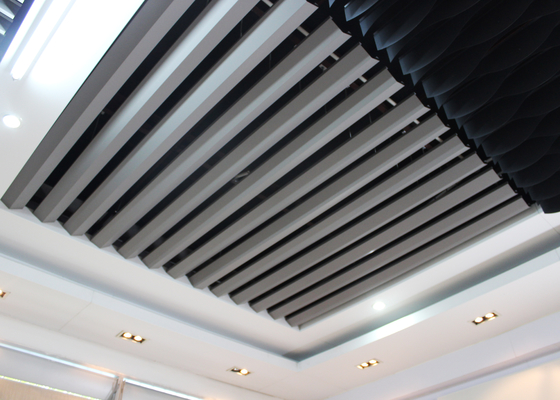 V Berbentuk Aluminium Linear Metal Ceiling Ruang Visual Mengubah Dinding Panel Dekoratif Plafon