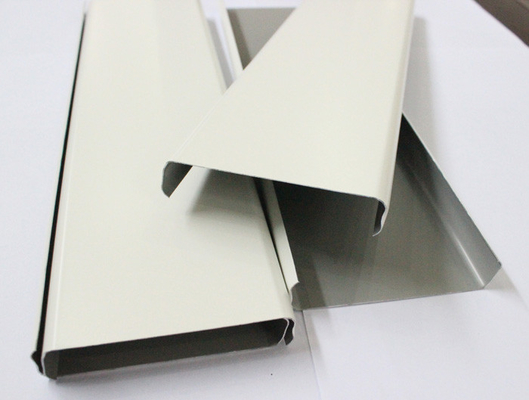 Akzo Nobel Powder Coating Aluminium Strip Ceiling Panel Untuk Arsitektur